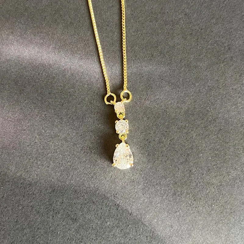 Colar 3 zirconias