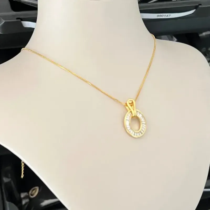 COLAR OVAL COM ZIRCONIA