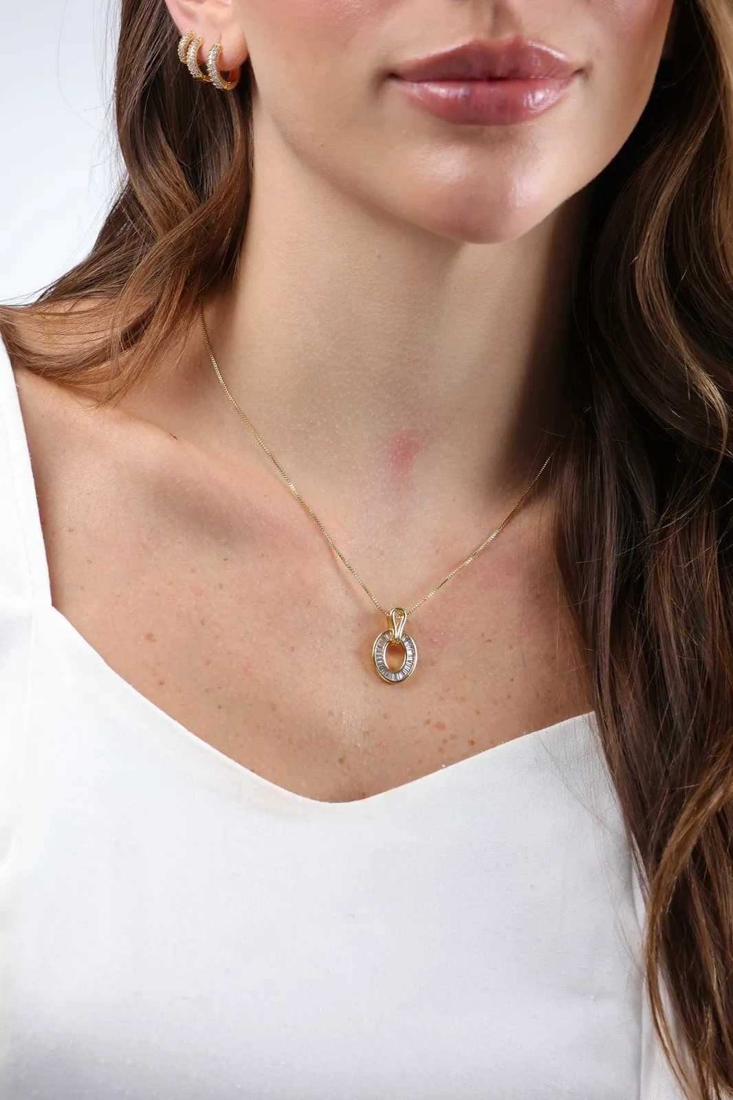 COLAR OVAL COM ZIRCONIA