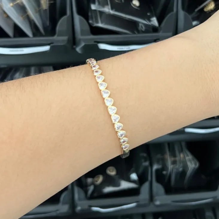 BRACELETE CORAÇÃOES