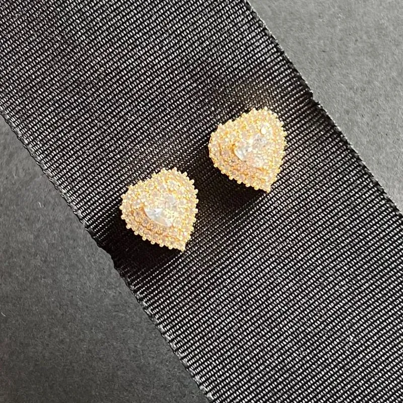Brinco Coração Cravejado + Pedra de zirconia
